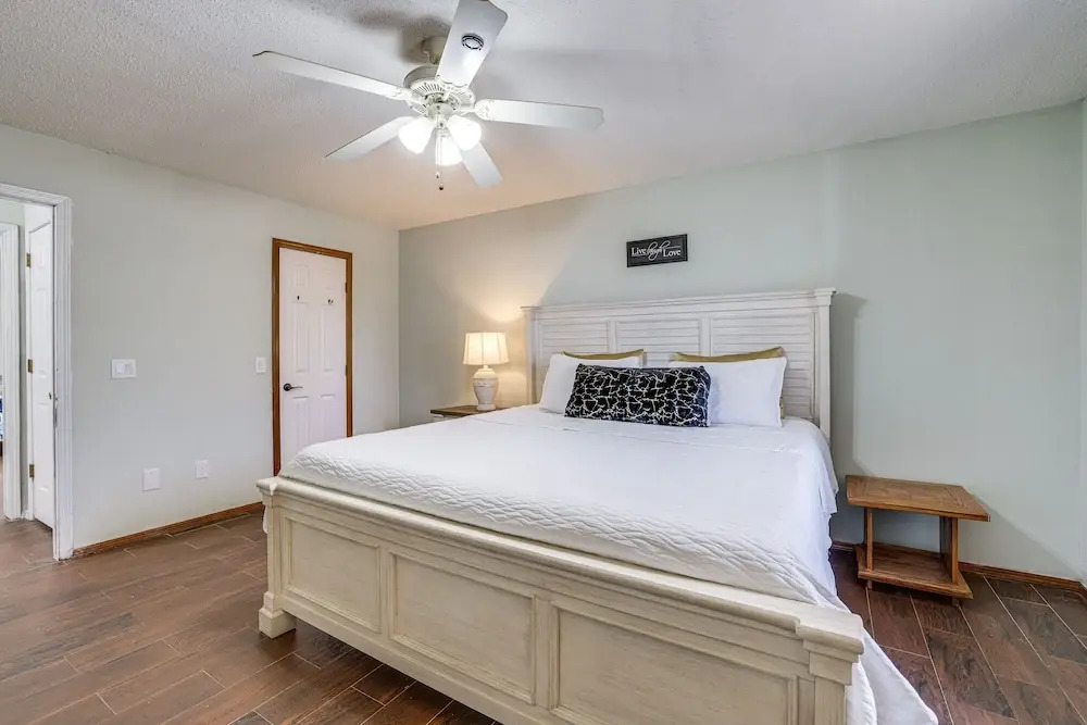 Rogers Vacation Home w/ Yard: 5 Mi to Bentonville