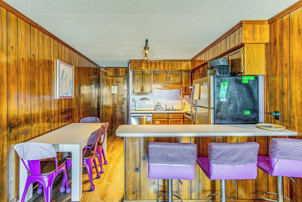 ~ 9 Mi to Boardwalk: Oceanfront Myrtle Beach Condo