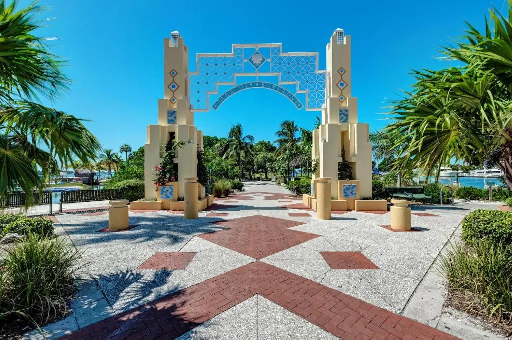 Longboat Key Cedars Beach House-pet Friendly-2 Minute To The Beach