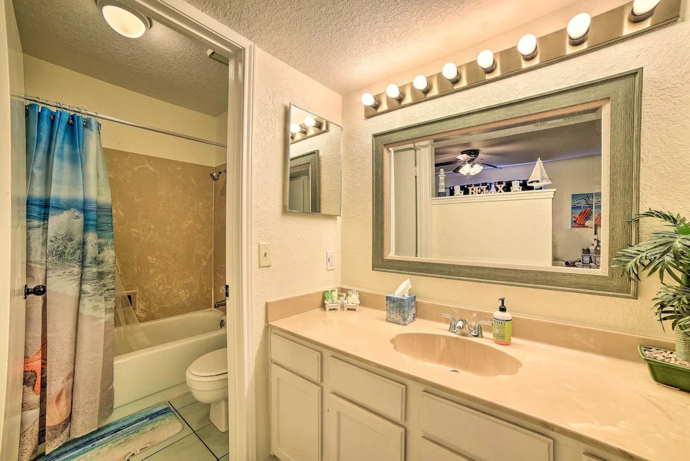 Coastal Condo w/ Dock Access, 2 Miles to Beach!
