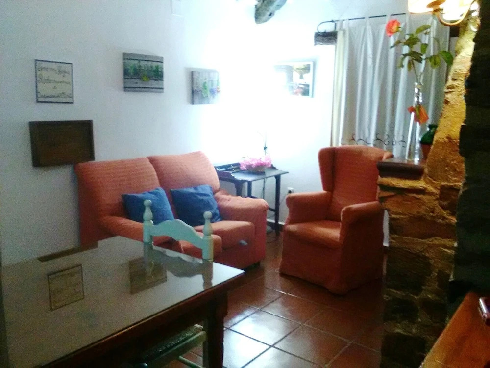 Comfy Farmhouse in Valencia de Alcántara With Pool