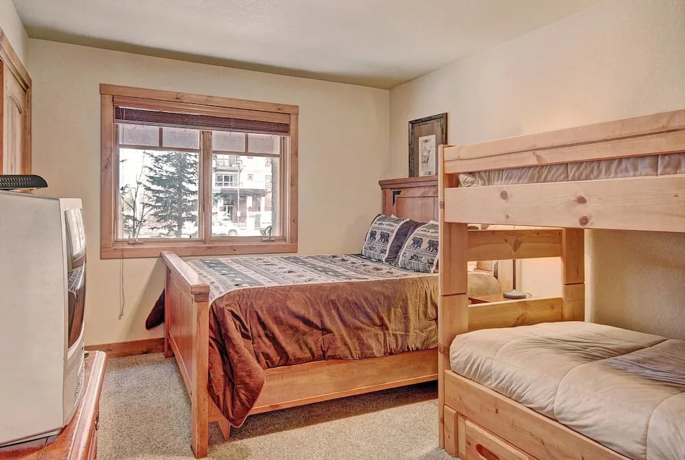 18 Autumn Brook 4 Bedroom Townhouse by RedAwning