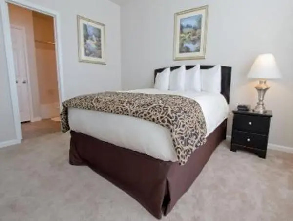 Steeplechase on Maple by ExecuStay (EXEC-MW.STEEPLE-1BR)