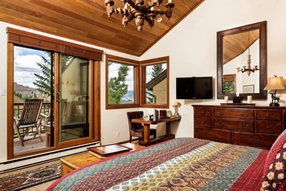 Snowmass Woodrun V 2 Bedroom Ski In, Ski Out Mountain Residence In The Heart Of Snowmass Village
