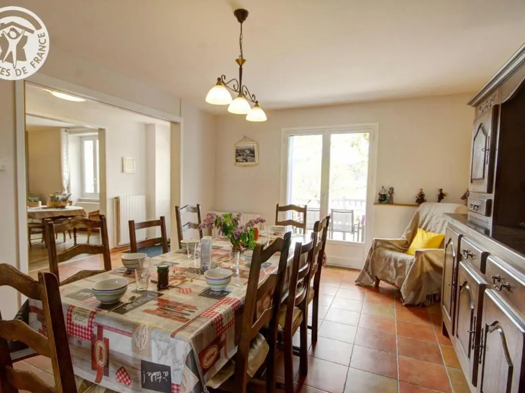 Gîte familial en montagne avec confort et jardin privé - FR-1-496-22