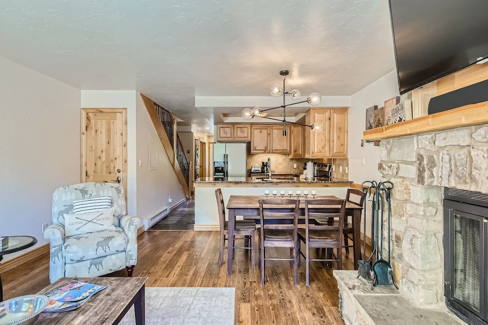 New Listing!! Breck Mountain Magic 3 Bedroom Condo by RedAwning