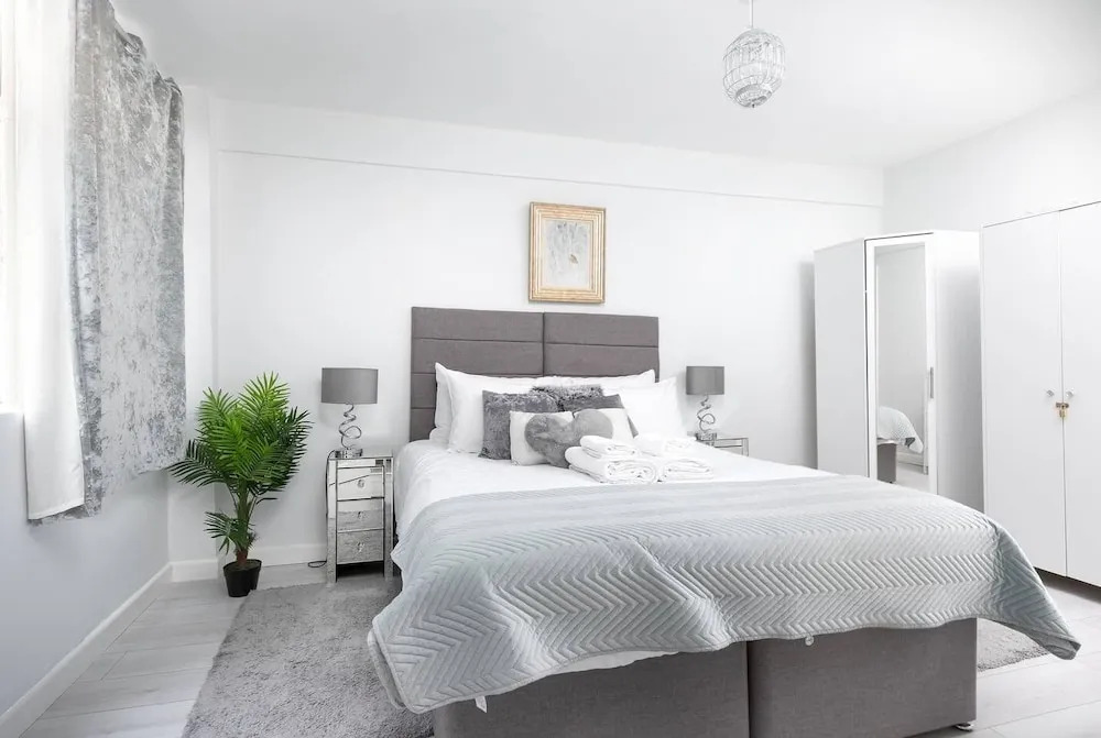 Shepherd's Bush Flat near Westfield