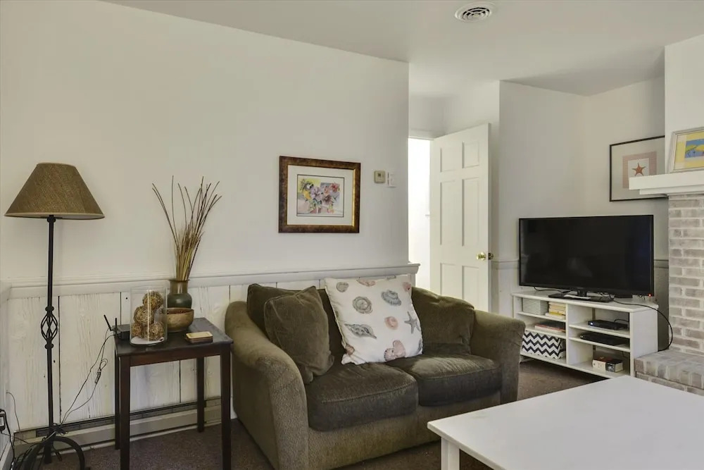 Just Beachy 644 Tingle Ave by Long & Foster