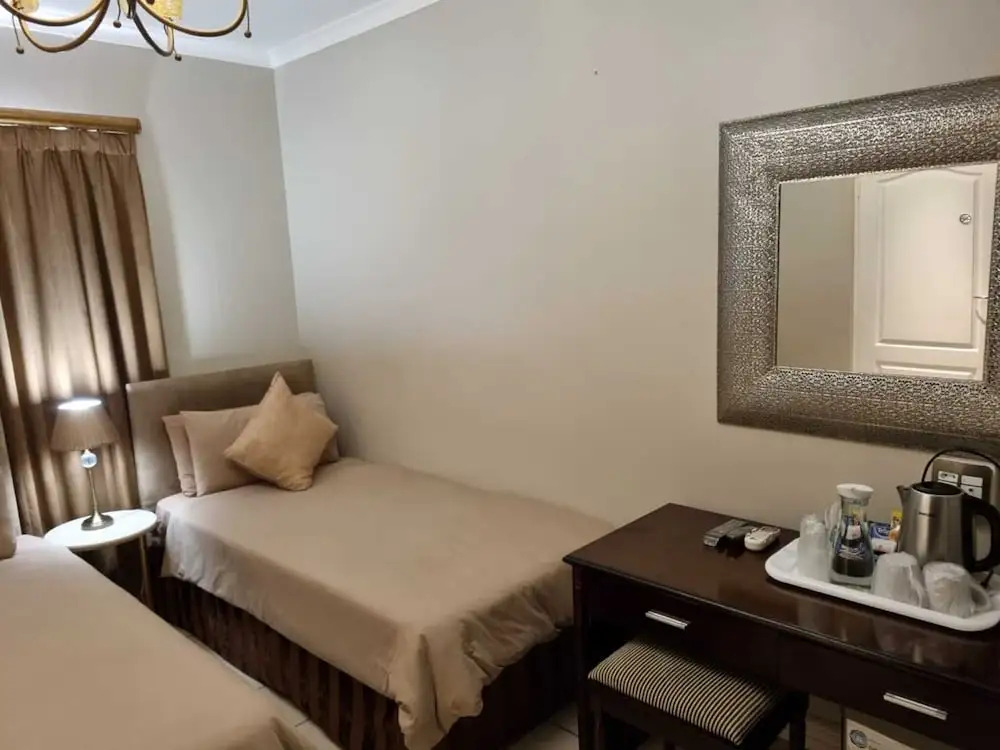 Savoy Lodge - Nice Budget Triple Room 2
