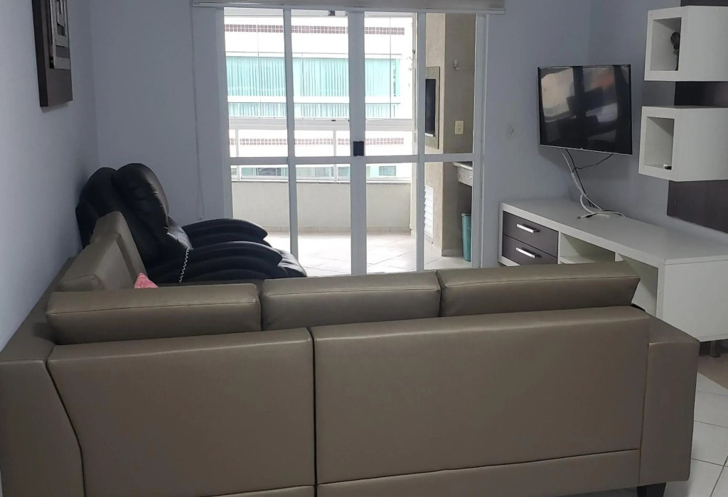 Apartamento confortável em Meia Praia - 200 metros da praia