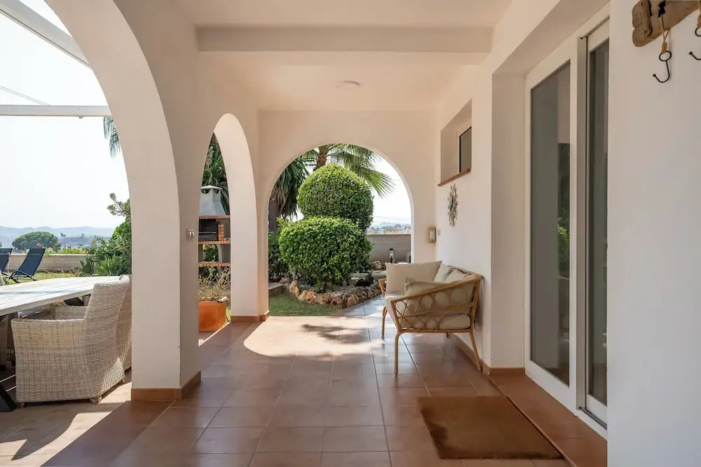 Spacious 3BR Villa with Pool and Sea Views