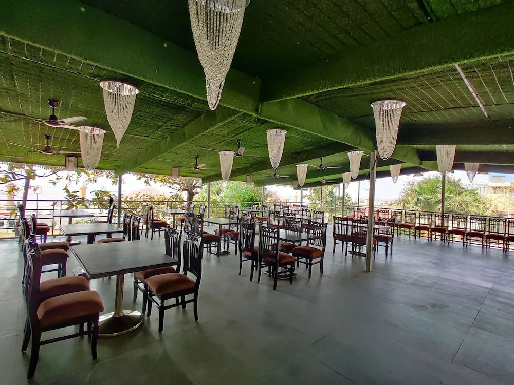 Golden Chariot Hotel Daman