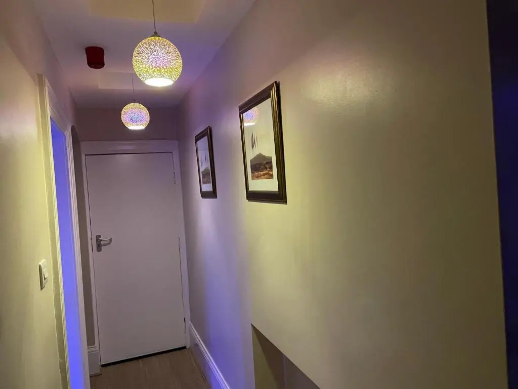 1 Bed Flat - Sleeps 2 - Hot Tub - Parking - Wifi