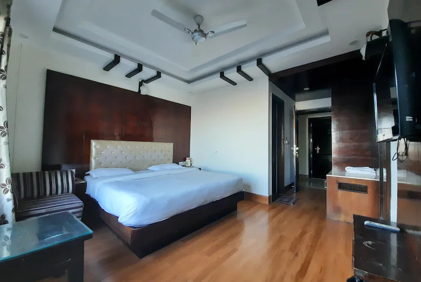 Hotel Basera