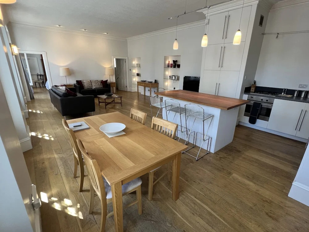 Central 1-bed Apartment in Inverness, Sleeps 4
