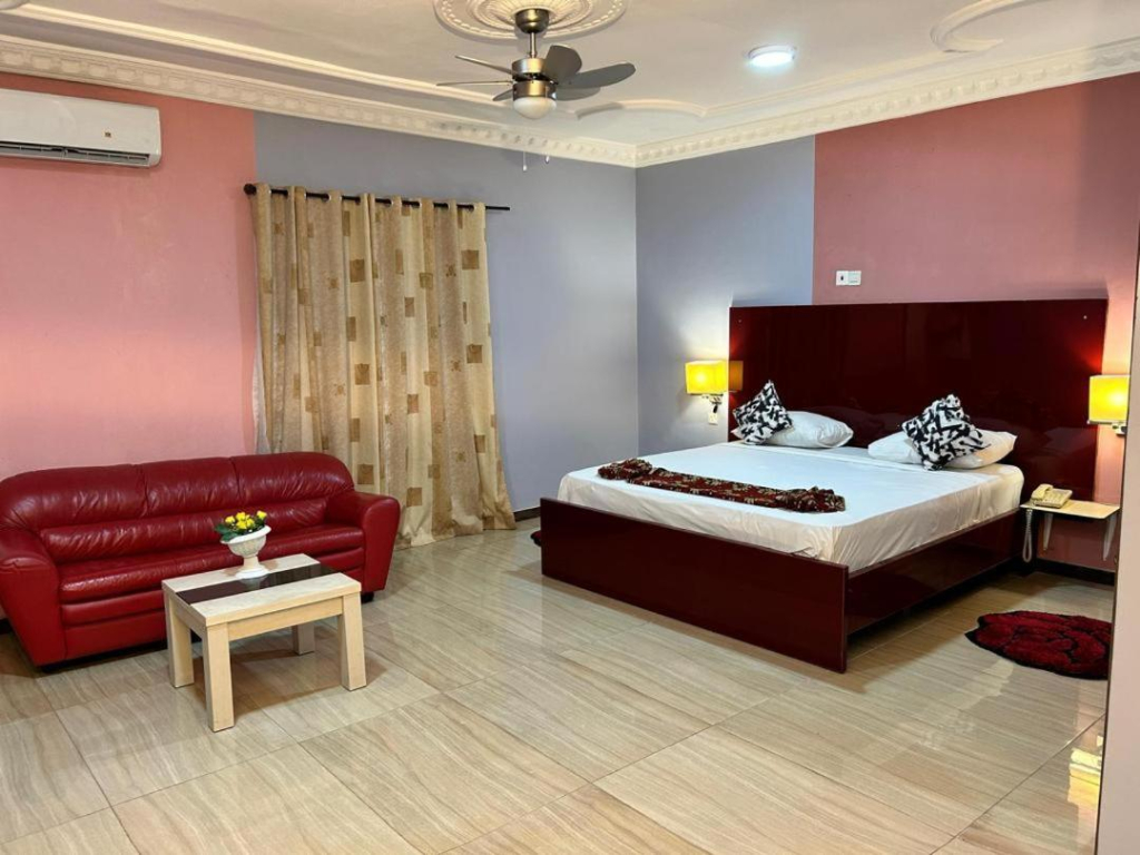 Royal Lee's Hotel