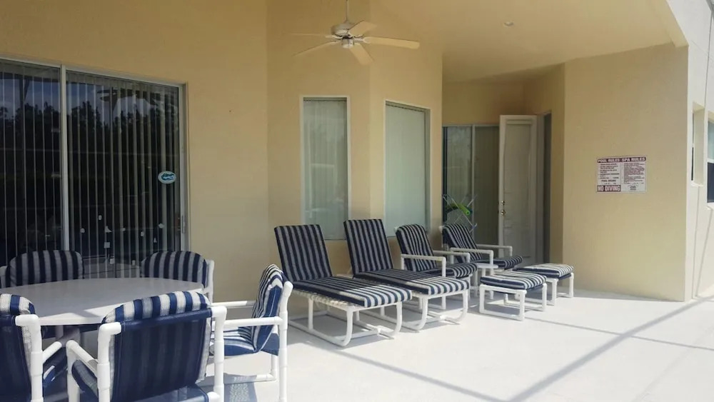 South Facing Pool And Spa With Conservation View Close To Disney
