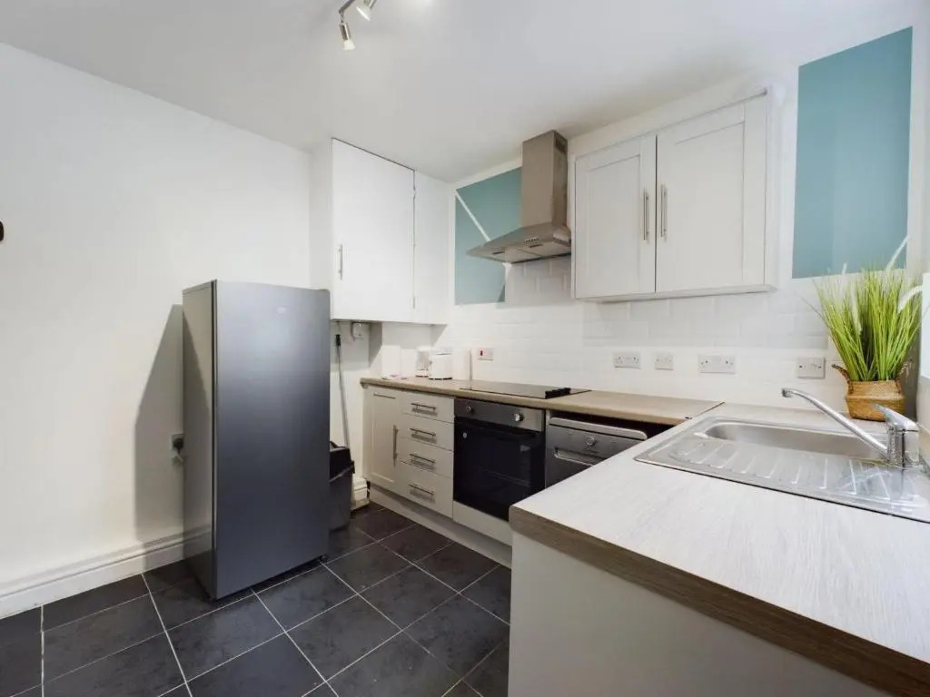Contemporary 4BD Home nr Liverpool City Centre