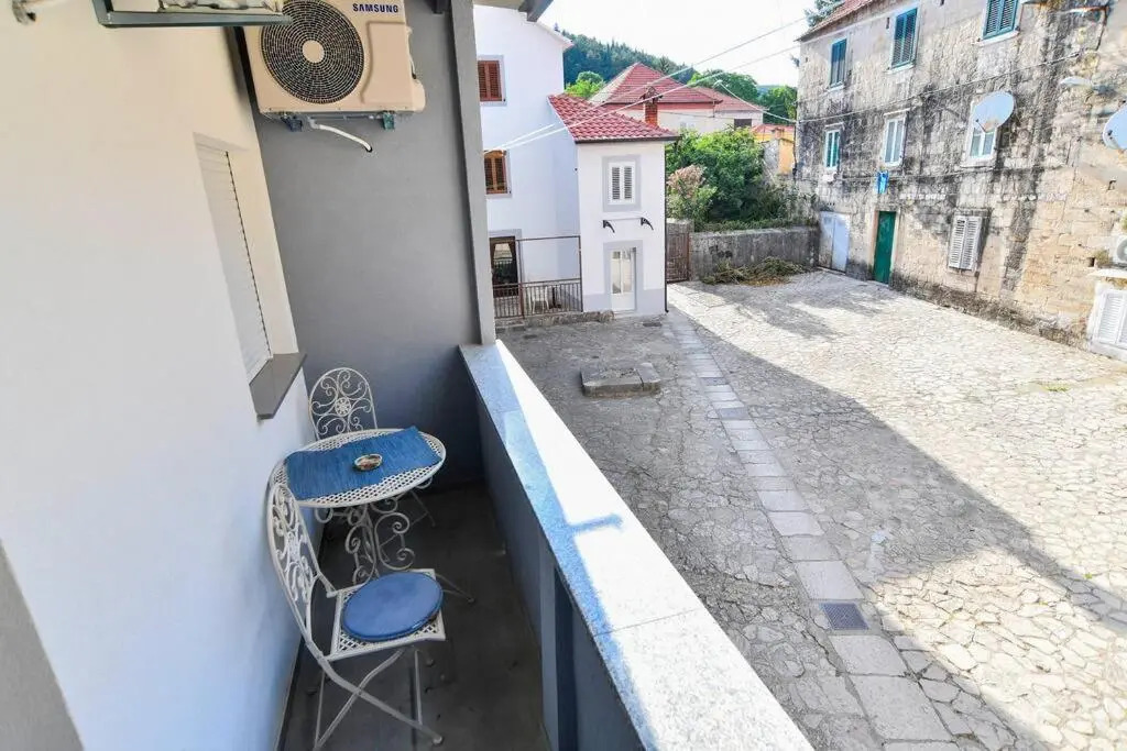 3-bedroom lovely Apartman Mladina