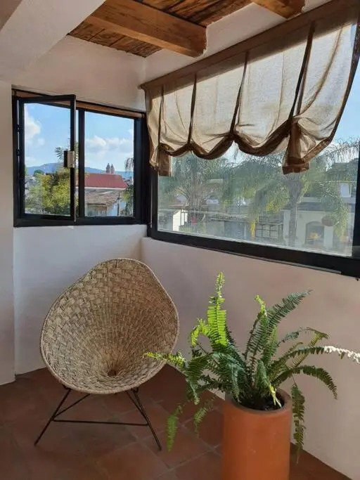 Amplia habitación para 2 en la avenida principal !