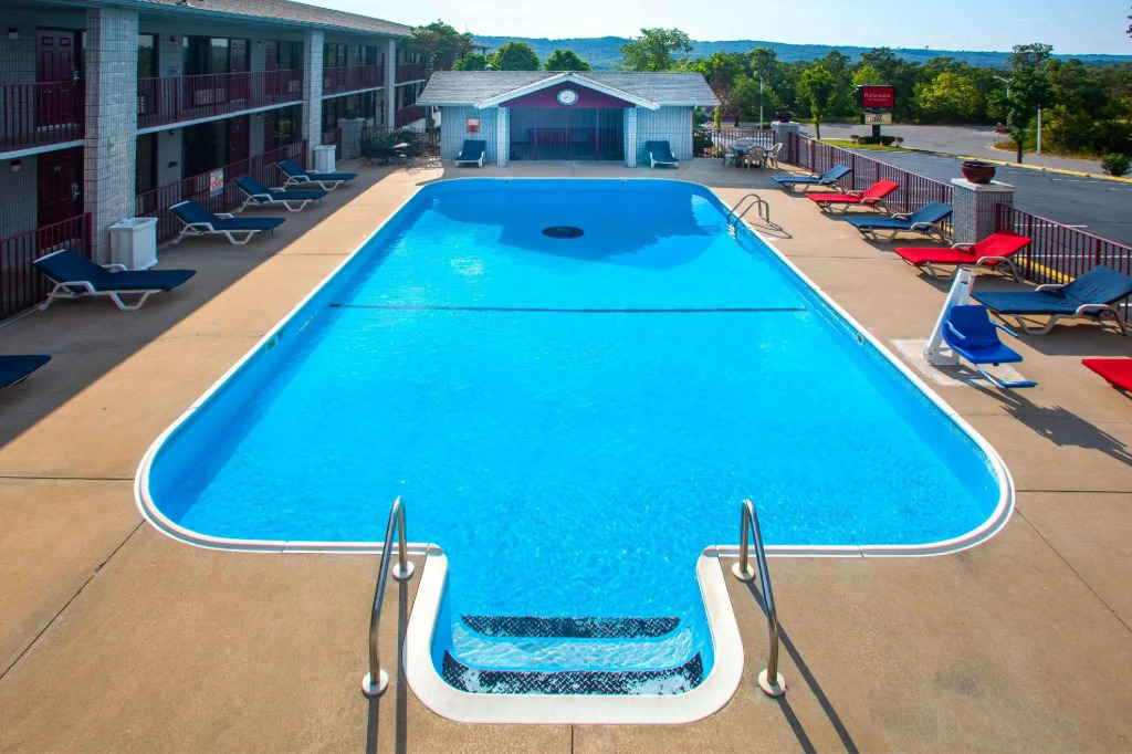 Branson Yellow Rose Inn and Suites