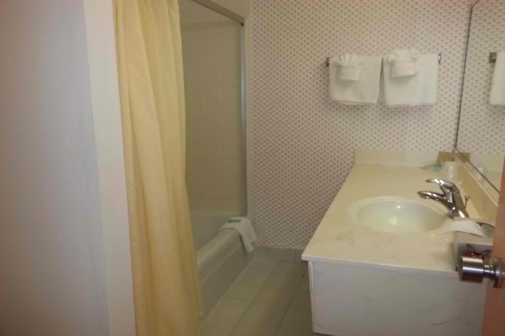 Sea Spray Inn & Beach Resort