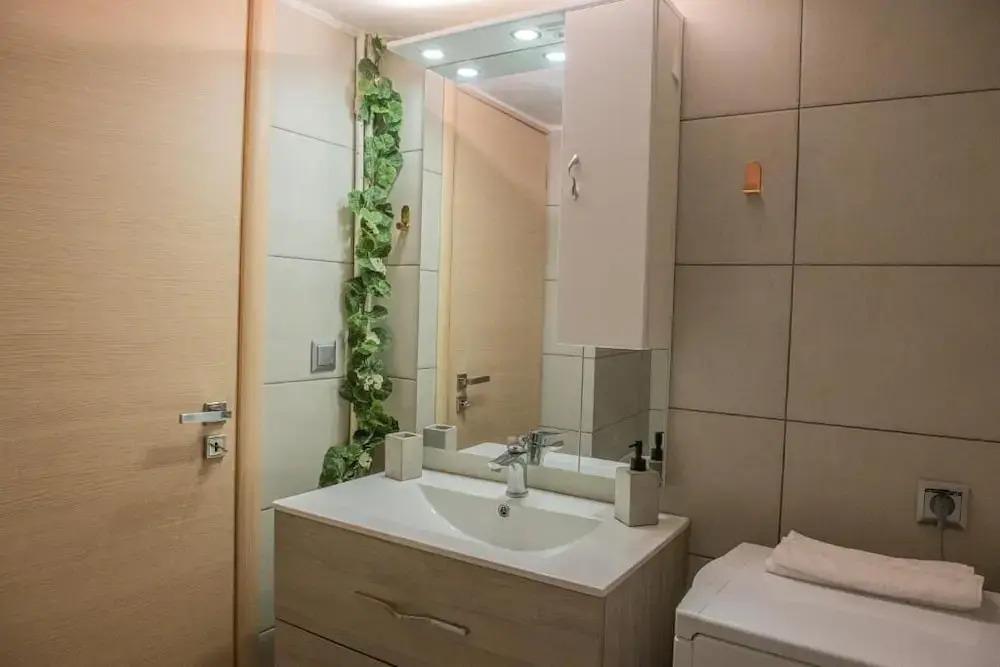 Urban Oasis Stylish Apt in Piraeus Centr
