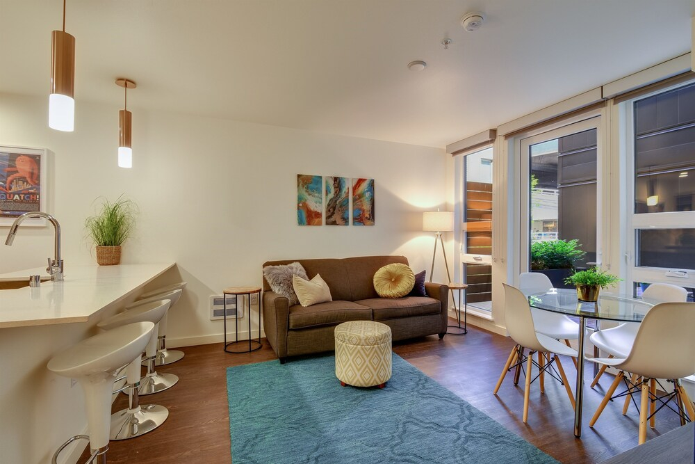 Modern Suite at the Market - Two Bedroom Apartment