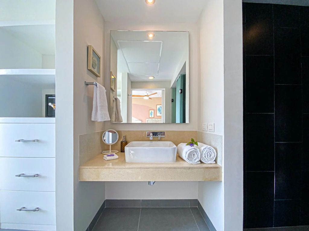 Spectacular & Luxurious Apartment Playa del Carmen Rooftop Pool, Golf Course & Tennis Court