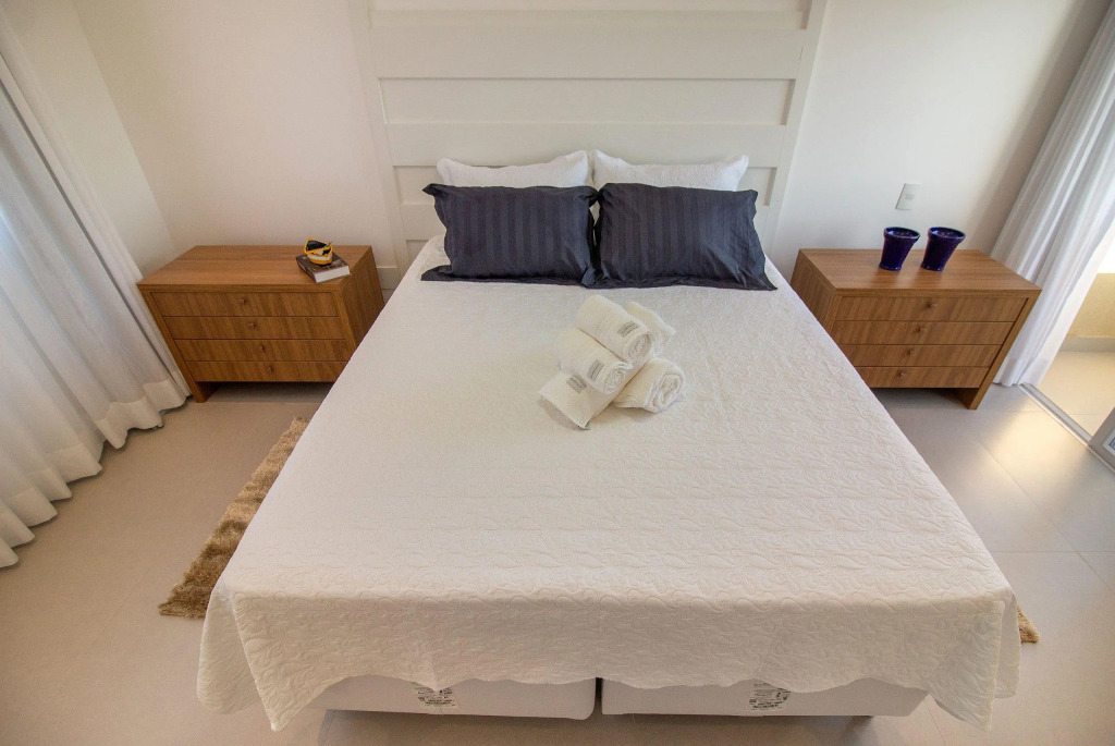 Casa Moderna e Luxuosa com Quatro Suítes Próx a Rua das Pedras Por Luxury Rentals
