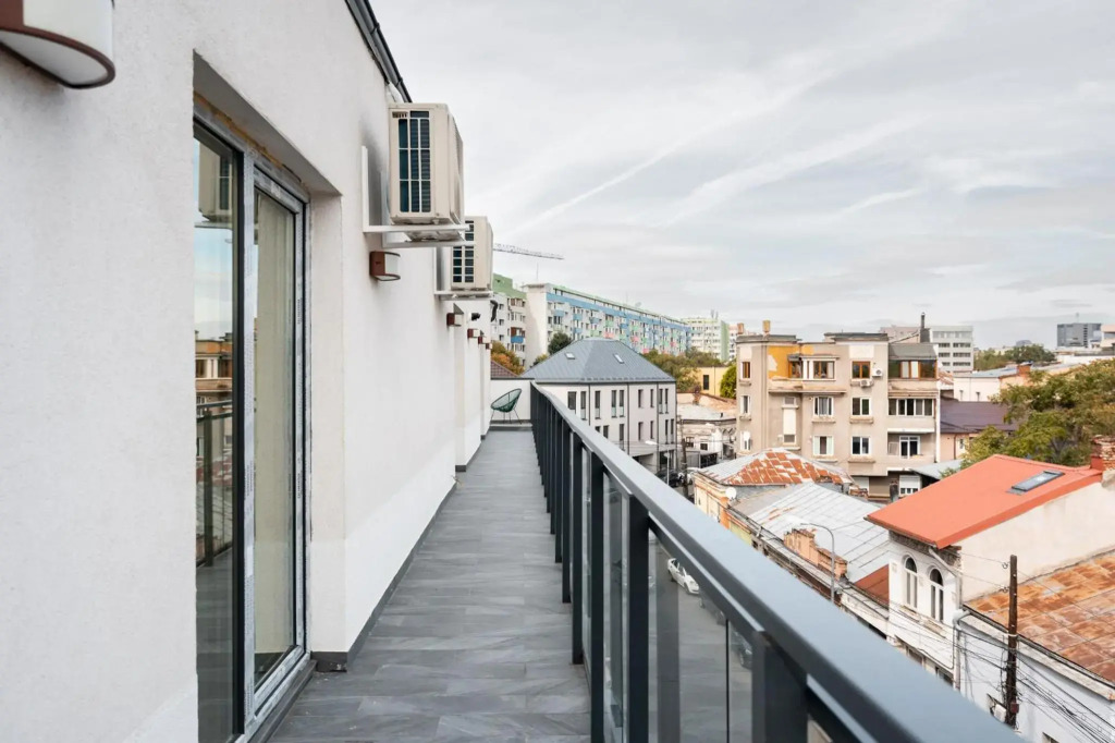 Sunflower- Designer 2R apartment near Piata Unirii with circular terrace