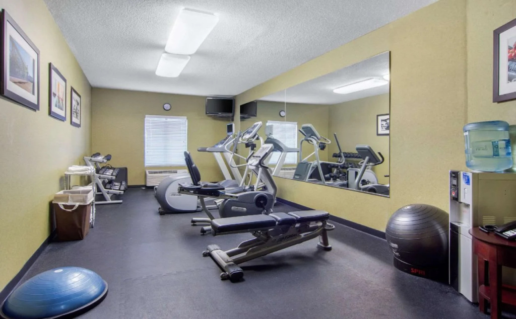 Comfort Inn & Suites Canton Riverstone Area