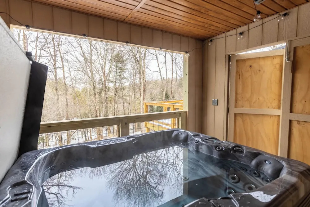 Moondrift Retreat at Linville Land Harbor
