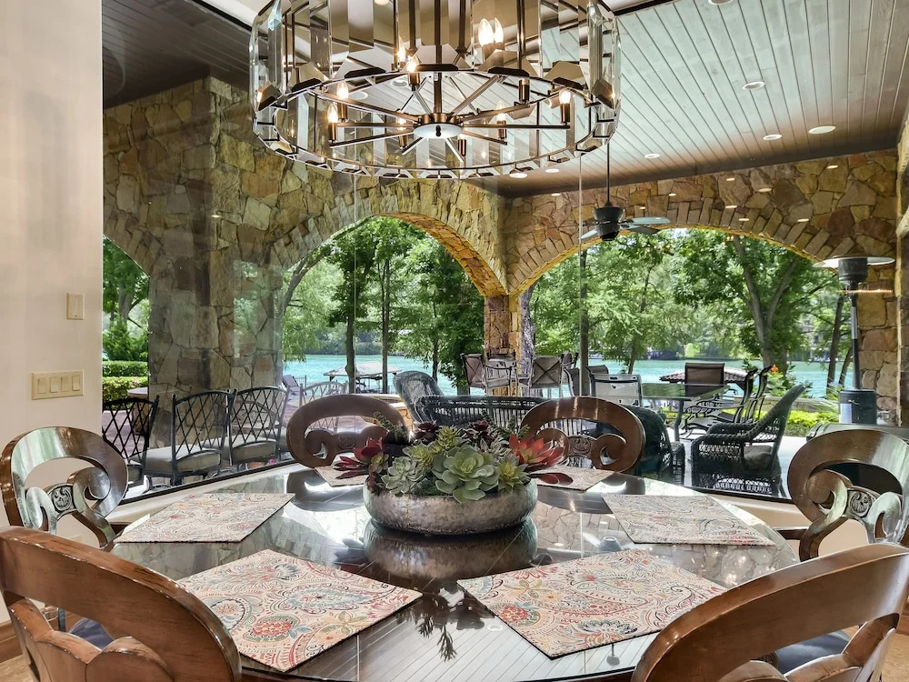 The Above Casa Tranquility Lake Austin 5 Bedroom Estate