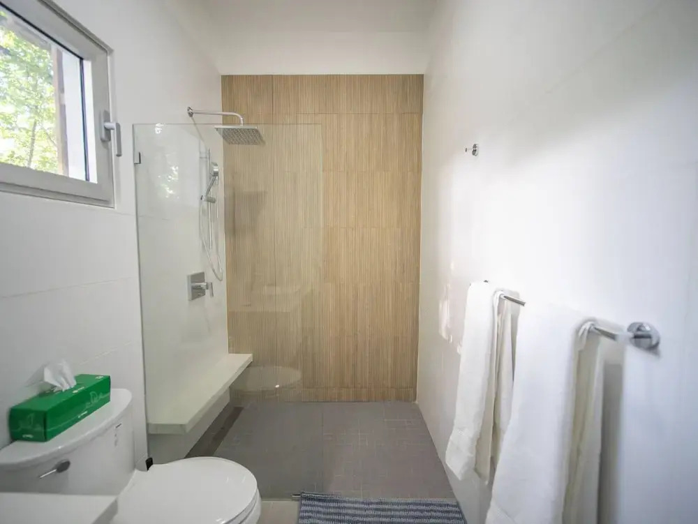 Caribbean Breeze - 2BR Apartment Close to Beach!