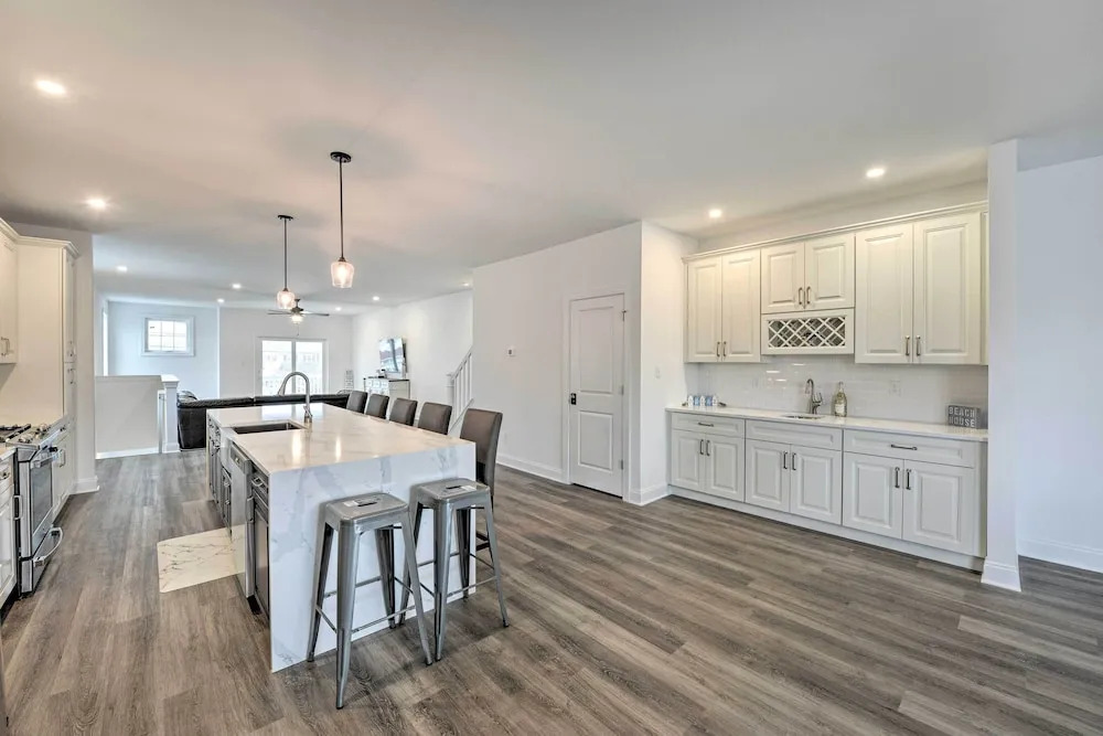 New Townhome u003c Half Mi to Beach