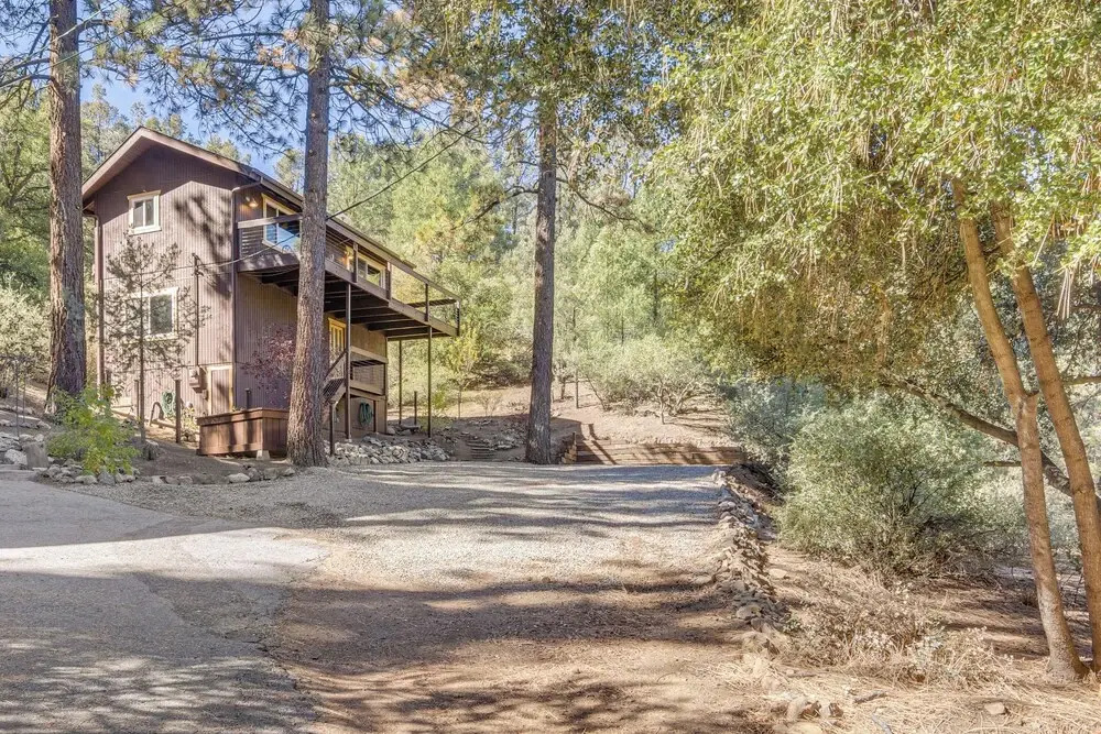 Walk to Village! Romantic Pine Mtn Nature Escape