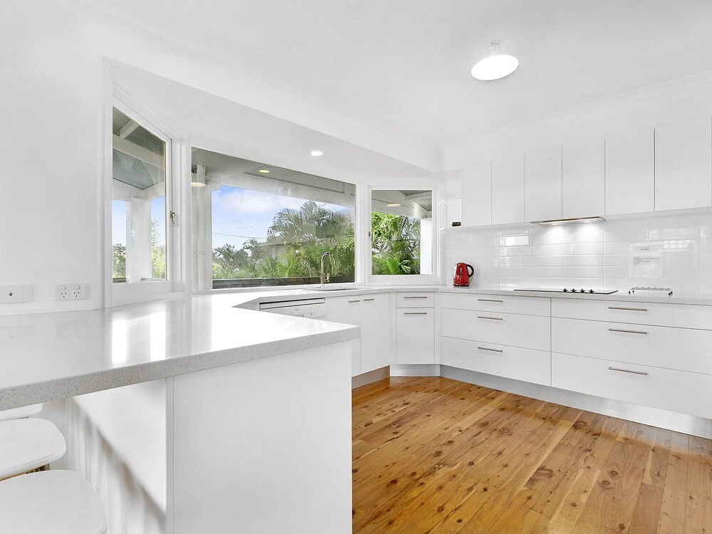 Stunning Sunshine Beach House in Prime Location - 31 Ferguson Street