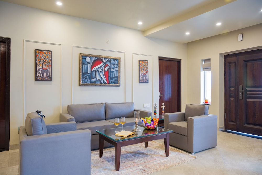 ELIVAAS Twin Chalets 4BHK Escape Villa