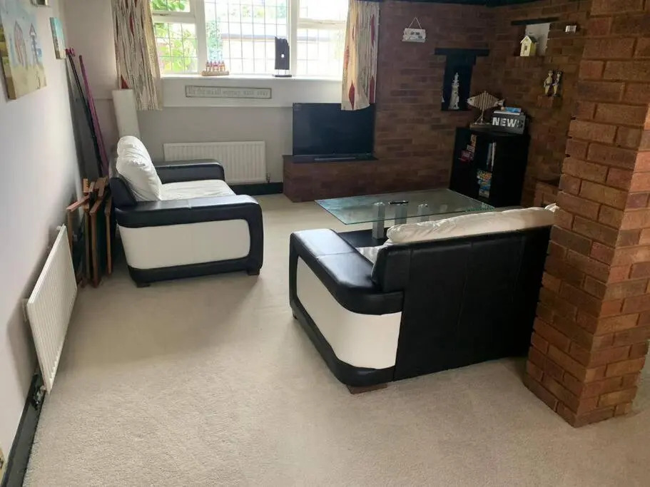 Bournemouth secluded cottage 10mins walk to beach