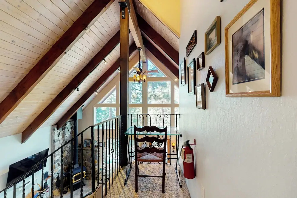 2BR Dog-friendly Cabin w/ Lake Views