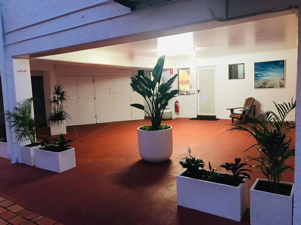 OCEAN BREEZE MOTEL