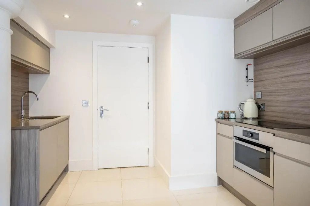 35 Cocoa Suites (parking included!)