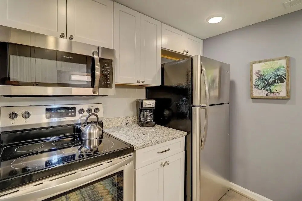 Renovated 2BR Hilton Head Home Walk to Shops