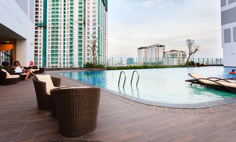 Infinity Pool Signature - Saigon Rivergate