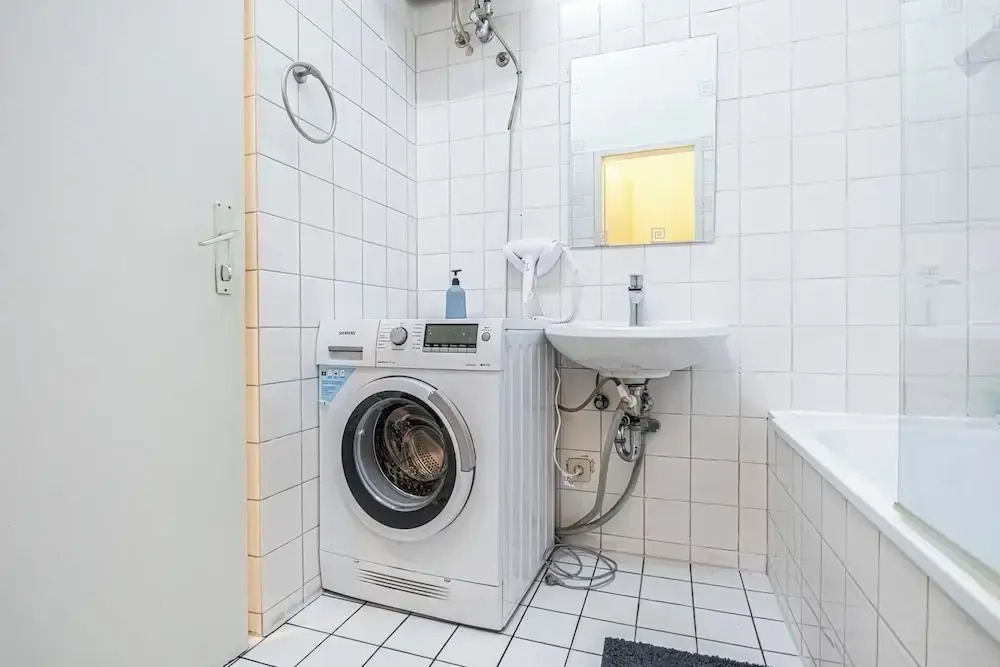 Budget 1BR Near Belvedere Palace