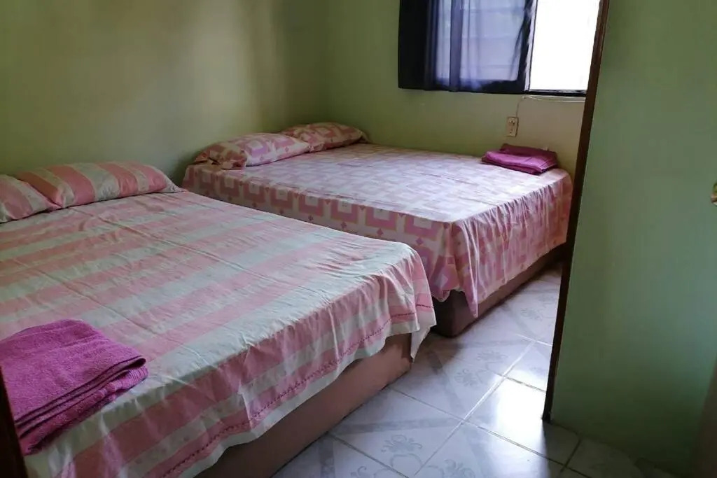 CASA CON TODO LOS SERVICIOS Y 2 RECAMARAS CLIMATIZADAS CON 2 CAMAS CADA UNO PARA 8 PERSONAs
