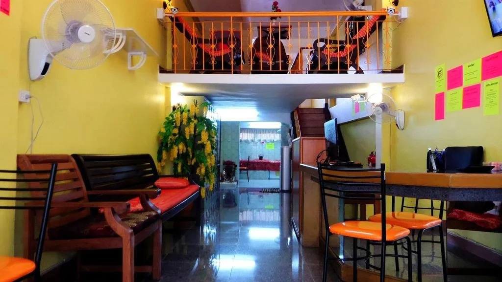 Home Hug Hostel - Adults