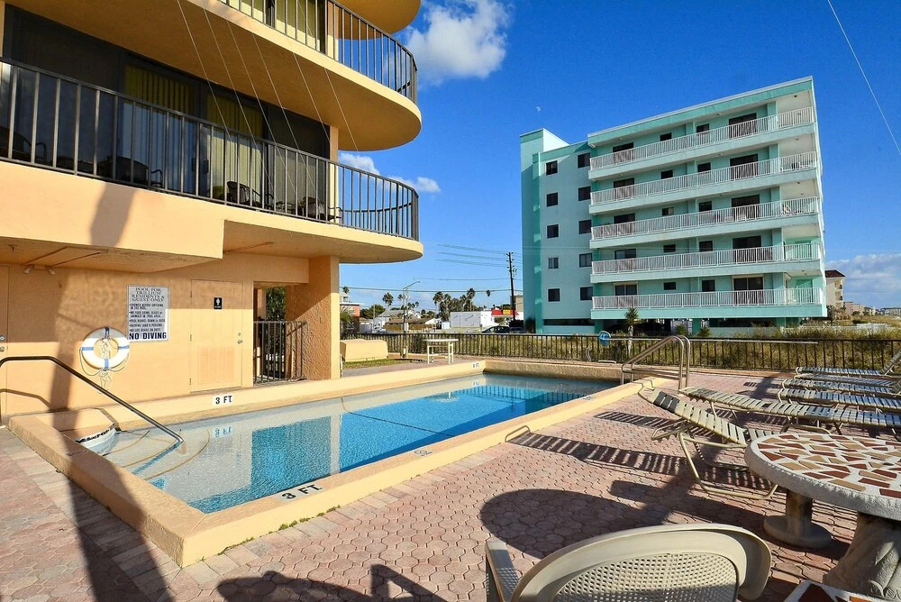 Trillium 1C Beach Front Condo With Private Balcony/updated/pool