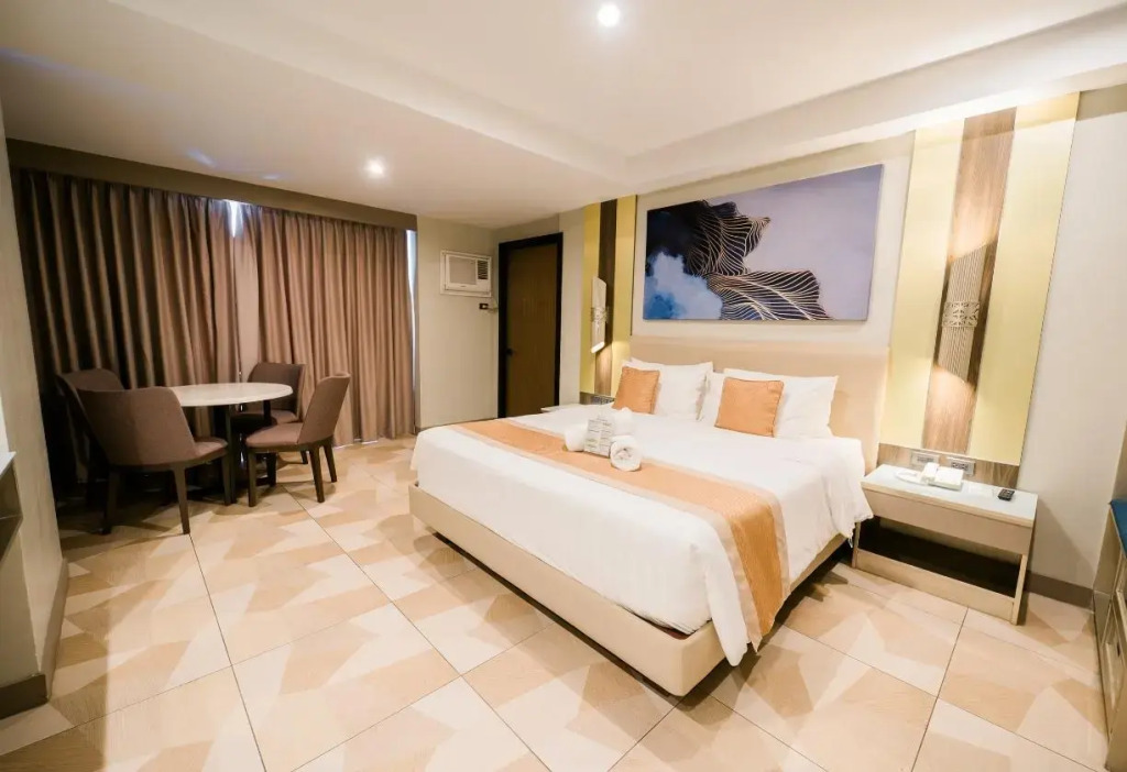 Zuri Hotel